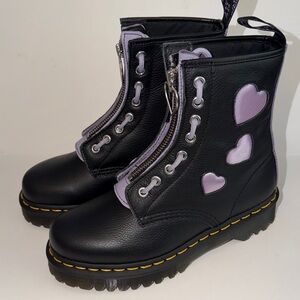 Black and Purple Heart Dr. Marten’s Boots 💜 Size 6